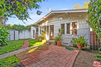 691 Santa Clara Ave, Venice, CA 90291 - Photo 1