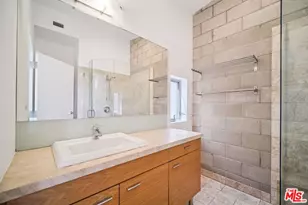 717 N Highland Ave, Los Angeles, CA 90038 - Photo 25