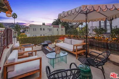 8210 Willoughby Ave, Los Angeles, CA 90046 - Photo 17