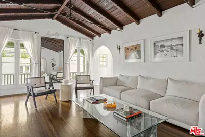 8210 Willoughby Ave, Los Angeles, CA 90046 - Photo 11