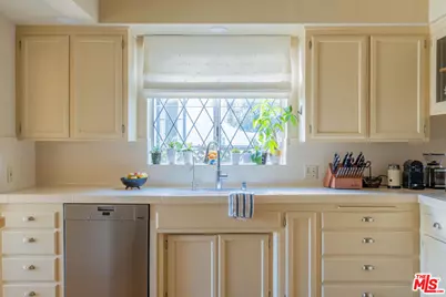 149 N Van Ness Ave, Los Angeles, CA 90004 - Photo 9