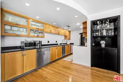 970 Palm Ave #101, West Hollywood, CA 90069 - Photo 3