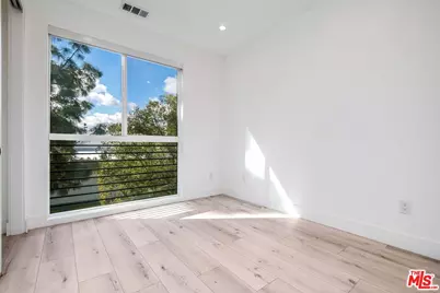 15330 Weddington St, Sherman Oaks, CA 91411 - Photo 17
