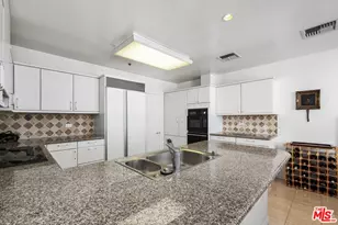 10724 Wilshire Blvd, Los Angeles, CA 90024 - Photo 17