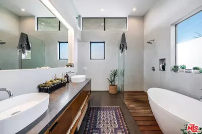 1385 Palms Blvd, Venice, CA 90291 - Photo 21