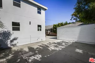2074 W 29th St, Los Angeles, CA 90018 - Photo 27