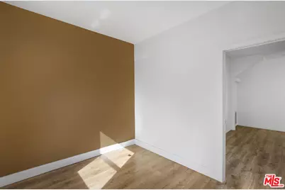2074 W 29th St, Los Angeles, CA 90018 - Photo 15