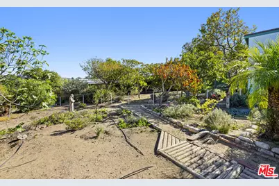 6052 Merritt Dr, Malibu, CA 90265 - Photo 59