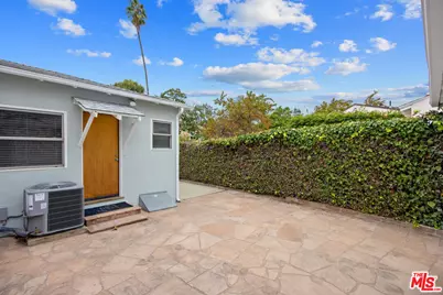 210 S Bundy Dr, Los Angeles, CA 90049 - Photo 27