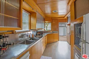 210 S Bundy Dr, Los Angeles, CA 90049 - Photo 7