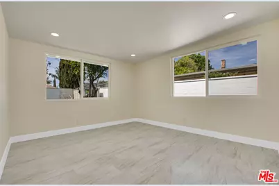 18800 Cohasset St, Reseda, CA 91335 - Photo 13