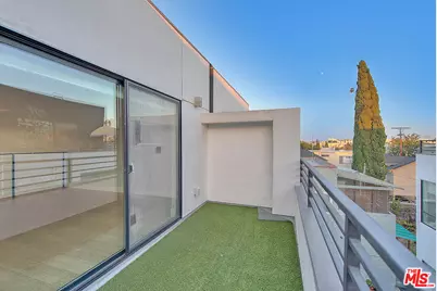 5014 Rosewood Ave #1/2, Los Angeles, CA 90004 - Photo 15