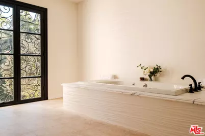 1301 N Beverly Dr, Beverly Hills, CA 90210 - Photo 27