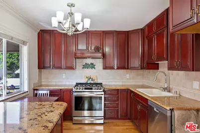 7800 Via Genova, Burbank, CA 91504 - Photo 9