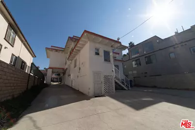 523 S Wilton Pl, Los Angeles, CA 90020 - Photo 29