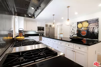 1132 Chantilly Rd, Los Angeles, CA 90077 - Photo 17