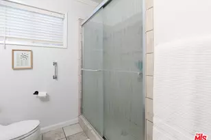 2415 8th Ave, Los Angeles, CA 90018 - Photo 35