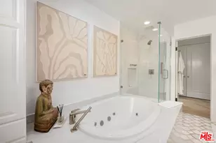 1115 N Bundy Dr, Los Angeles, CA 90049 - Photo 37