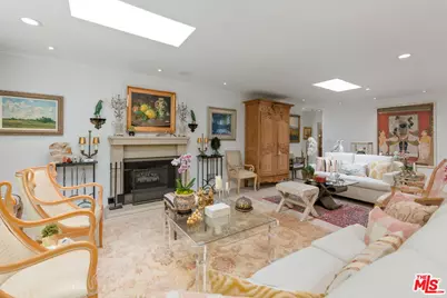 1115 N Bundy Dr, Los Angeles, CA 90049 - Photo 17