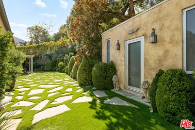 1115 N Bundy Dr, Los Angeles, CA 90049 - Photo 59