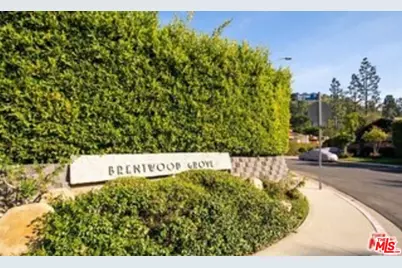 11929 Brentwood Grove Dr, Los Angeles, CA 90049 - Photo 23