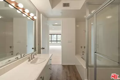 10551 Wilshire Blvd #403, Los Angeles, CA 90024 - Photo 13