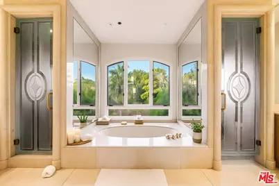 1136 Calle Vista Dr, Beverly Hills, CA 90210 - Photo 31