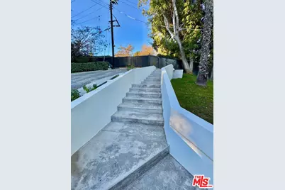 4854 Brewster Dr, Tarzana, CA 91356 - Photo 3