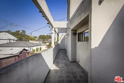 1017 Pearl St #E, Santa Monica, CA 90405 - Photo 11