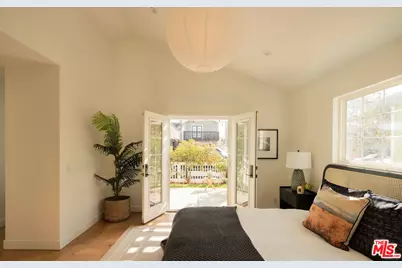 215 Portland Ave, Huntington Beach, CA 92648 - Photo 13