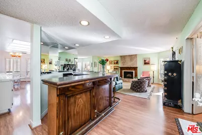 10409 Riverside Dr #203, Toluca Lake, CA 91602 - Photo 7