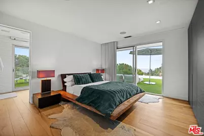 2402 Carman Crest Dr, Los Angeles, CA 90068 - Photo 25