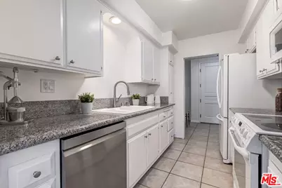 809 S Bundy Dr #214, Los Angeles, CA 90049 - Photo 15