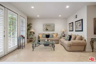 18135 Burbank Blvd #8, Tarzana, CA 91356 - Photo 3