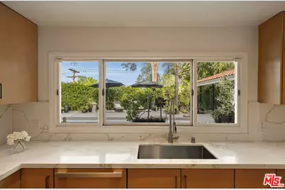 4807 Brewster Dr, Tarzana, CA 91356 - Photo 17