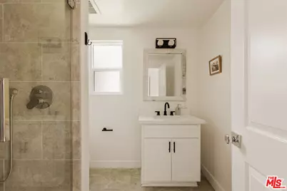 6448 Peach Ave, Van Nuys, CA 91406 - Photo 17