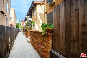 11743 Darlington Ave, Los Angeles, CA 90049 - Photo 29