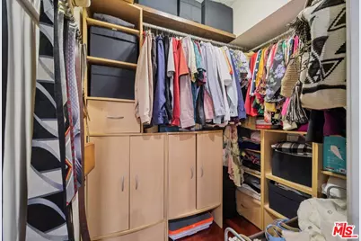 9520 Via Tivoli, Burbank, CA 91504 - Photo 37