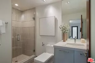 5751 Valley Oak Dr, Los Angeles, CA 90068 - Photo 17