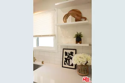 2046 S Burnside Ave, Los Angeles, CA 90016 - Photo 17