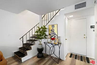 18560 Vanowen St #15, Reseda, CA 91335 - Photo 9