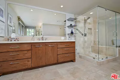 15213 Del Gado Dr, Sherman Oaks, CA 91403 - Photo 43