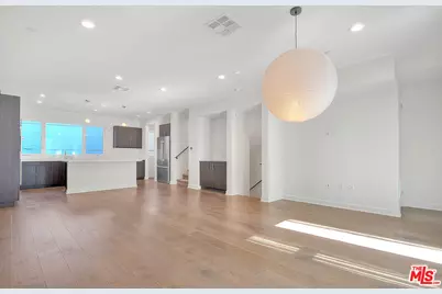 6910 N Tierno Ln, Los Angeles, CA 90038 - Photo 1