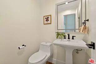 5711 Owensmouth Ave, Woodland Hills, CA 91367 - Photo 9