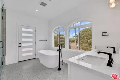 4308 Victoria Park Dr, Los Angeles, CA 90019 - Photo 23