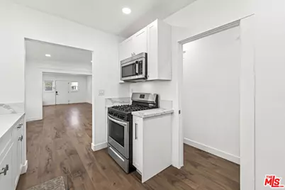 1215 5th Ave, Los Angeles, CA 90019 - Photo 9