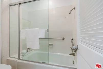 8380 Waring Ave #308, West Hollywood, CA 90069 - Photo 17