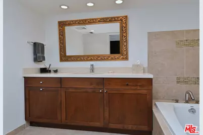 851 N Kings Rd #310, West Hollywood, CA 90069 - Photo 13