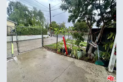 1119 Calzona St, Los Angeles, CA 90023 - Photo 11