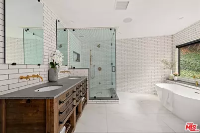 16881 Oak View Dr, Encino, CA 91436 - Photo 13